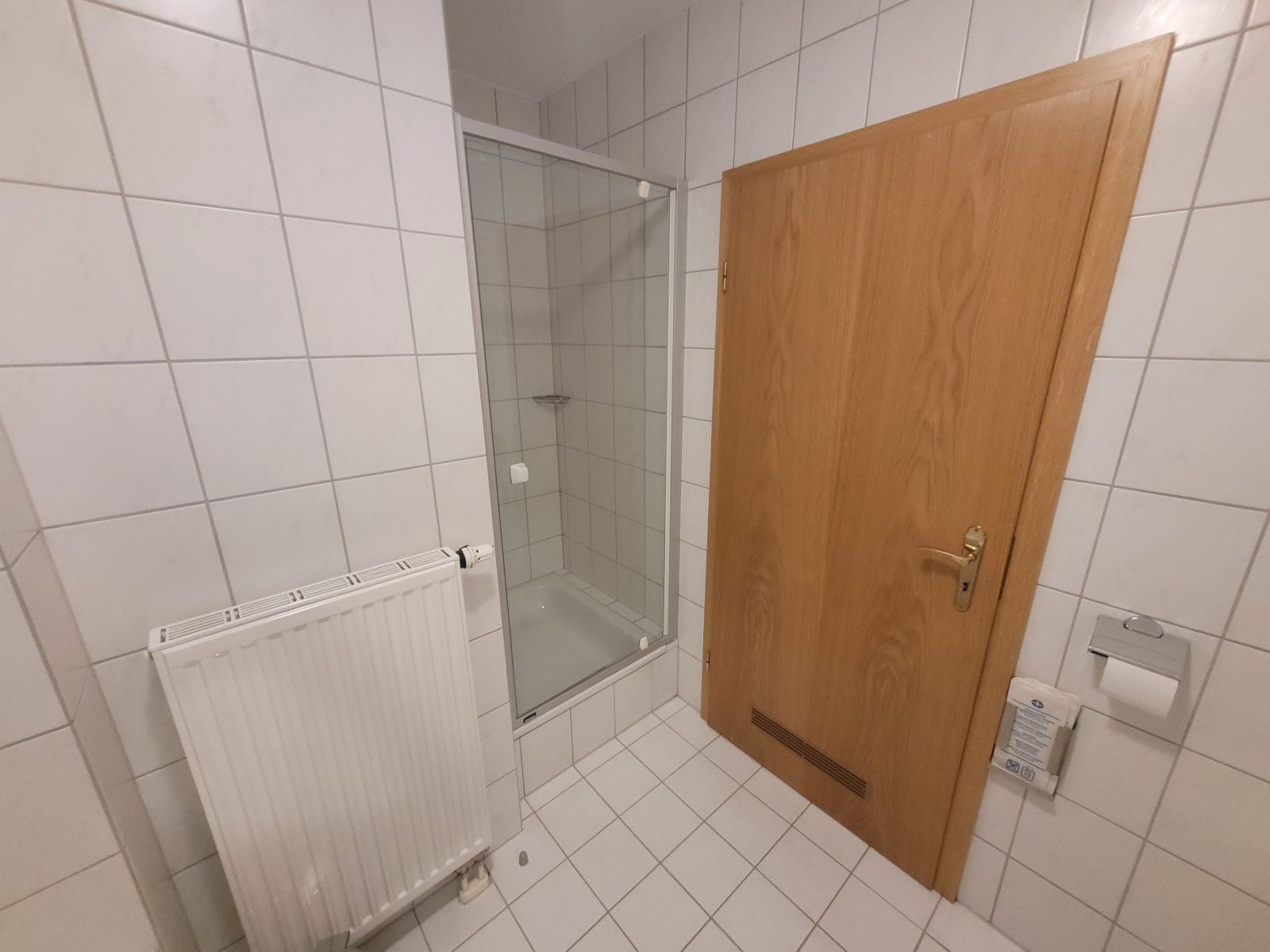 Bad, Blick zur Dusche